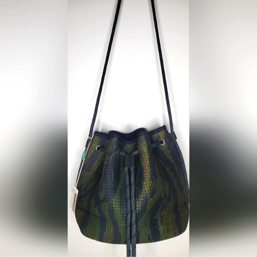 Chuchka NWT Becki Bucket Bag- Camo Neoprene Bag In Lightweight From Australia - Picture 3 of 14